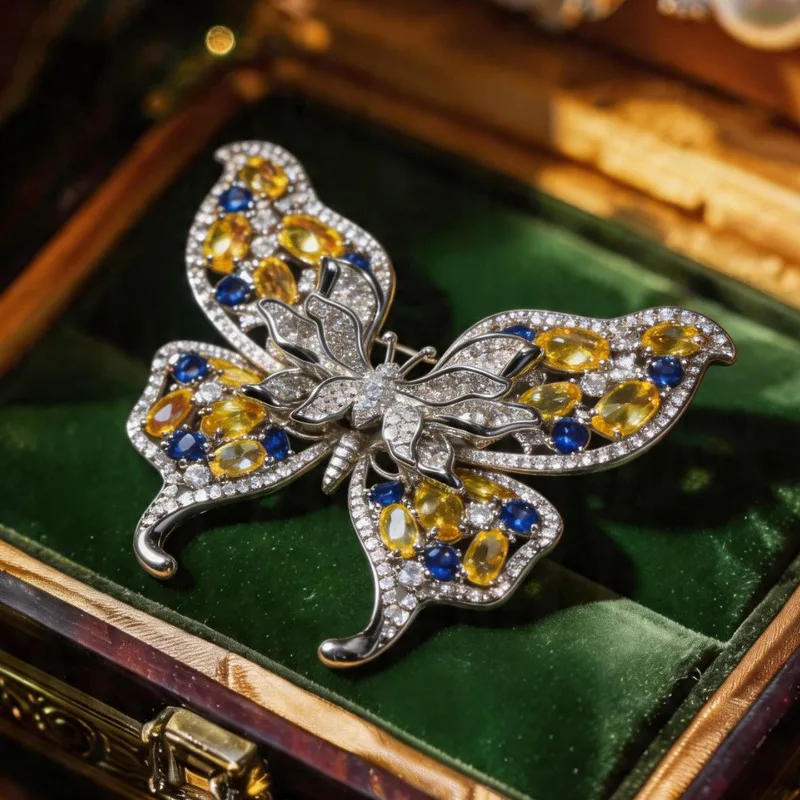 Vintage‑Style Rhinestone Inlaid Butterfly Brooch Elegant Lapel Pin Retro Fashion Corsage Jewelry Accessory for Women