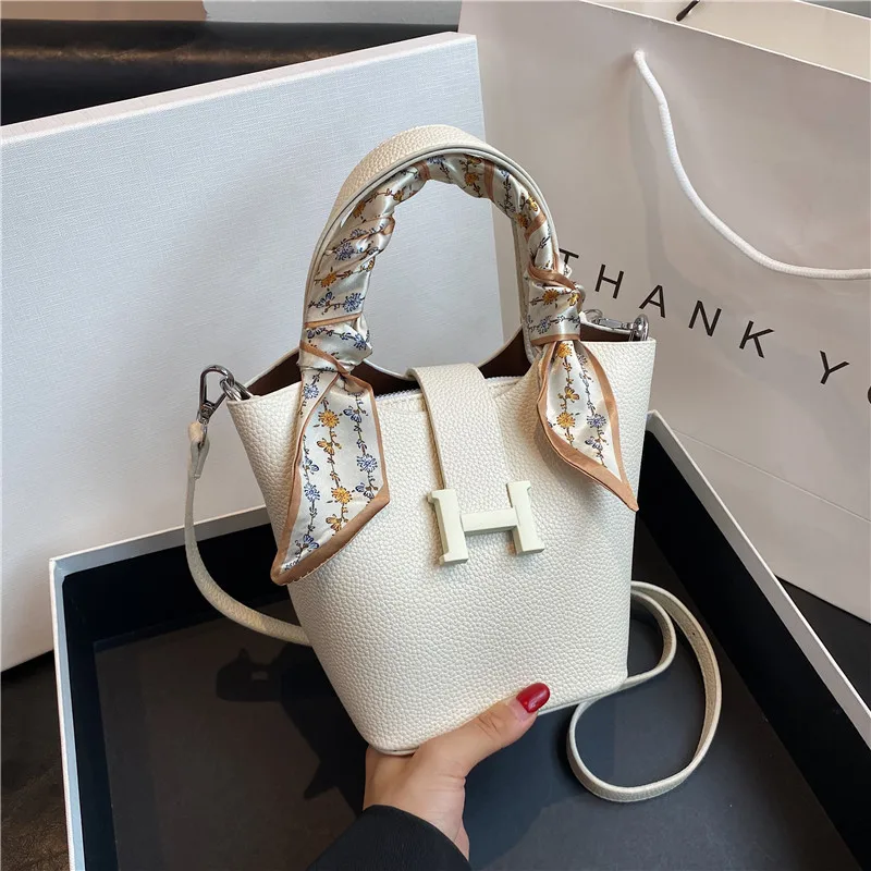 

‌New 2025 Women's Textured Shoulder Bag - Trendy Veggie Bucket Purse, Portable Celebrity Summer Messenger Bag‌