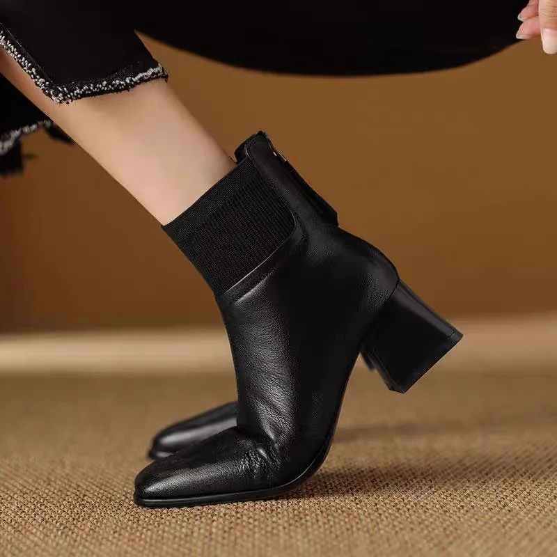2025 النساء الأحذية منتصف طول الخريف جديد ساحة تو عالية الكعب المرقعة مطاطا التمهيد بولي Leather الجلود المضادة للانزلاق موضة قصيرة التمهيد