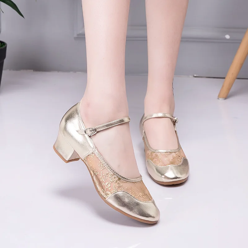 2025 Scarpe da ballo con fondo morbido da donna nuove per la danza quadrata e la danza latina Scarpe da pratica con suola morbida Scarpe da mamma