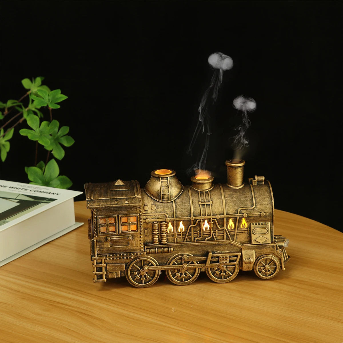 Creative Vintage Train Locomotive Air Humidifier Aroma Diffuser Sprayer with Jellyfish Smoke Ring for Essential Oil Aromatherapy