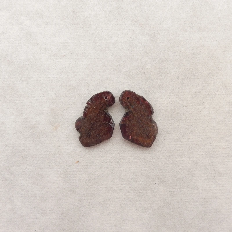 

AAA+ B&F Natural Deep Red-Brown Garnet Nugget-Shaped Bead Pair 25x15x3mm 6.3g for Artisanal Jewelry Making