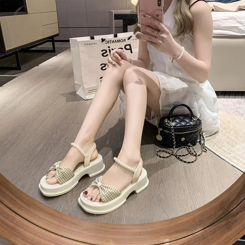 

Thick-soled Sandals Women New Bow Pearl Platform Shoes In Summer Korean Casual Sandals Beach Shoes Women.