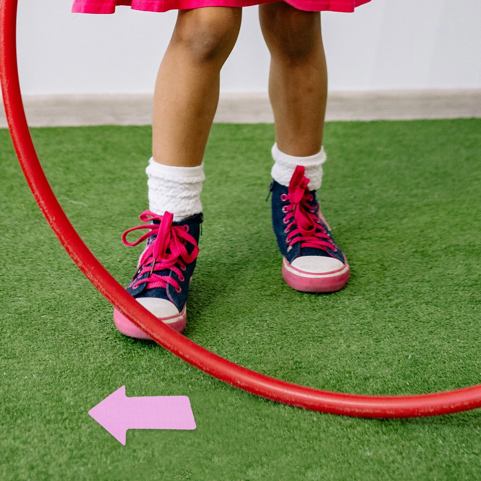 24 Pcs 4 Inch Arrow Reusable Gym Football Training Signs Classroom Sports Carpet Markers Training Exercise Spot Stickers