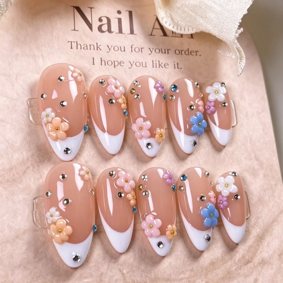 10 Piezas Uñas Postizas de Alta Gama Estilo Chica Linda, con Diseño Tridimensional Pintado a Mano y Pequeños Diamantes Brillantes 3