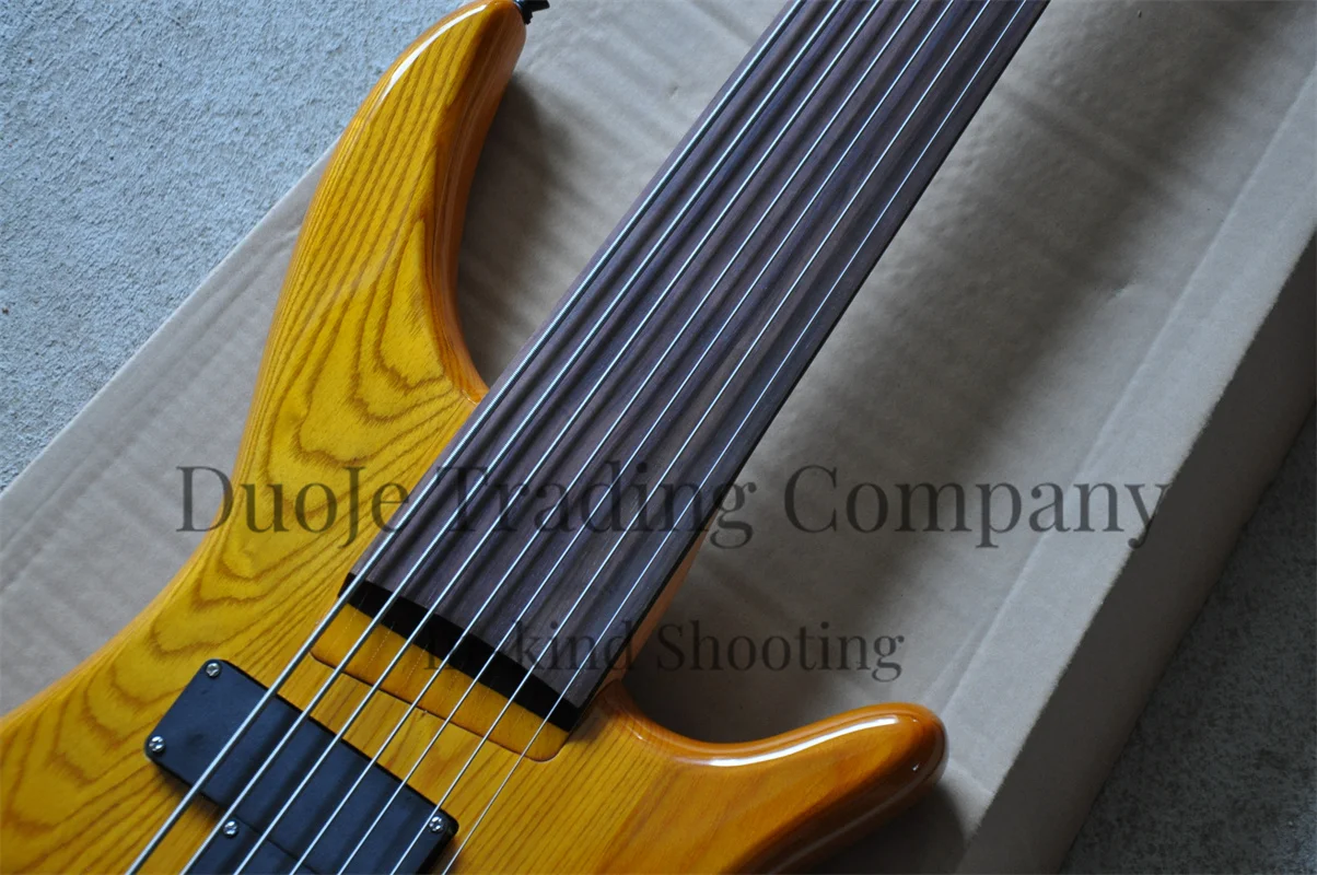 Fretless Electric Bass 7 string bass Ash wood body Rose wood fingerboard 24 Frets Black single bridge Maple neck support custom