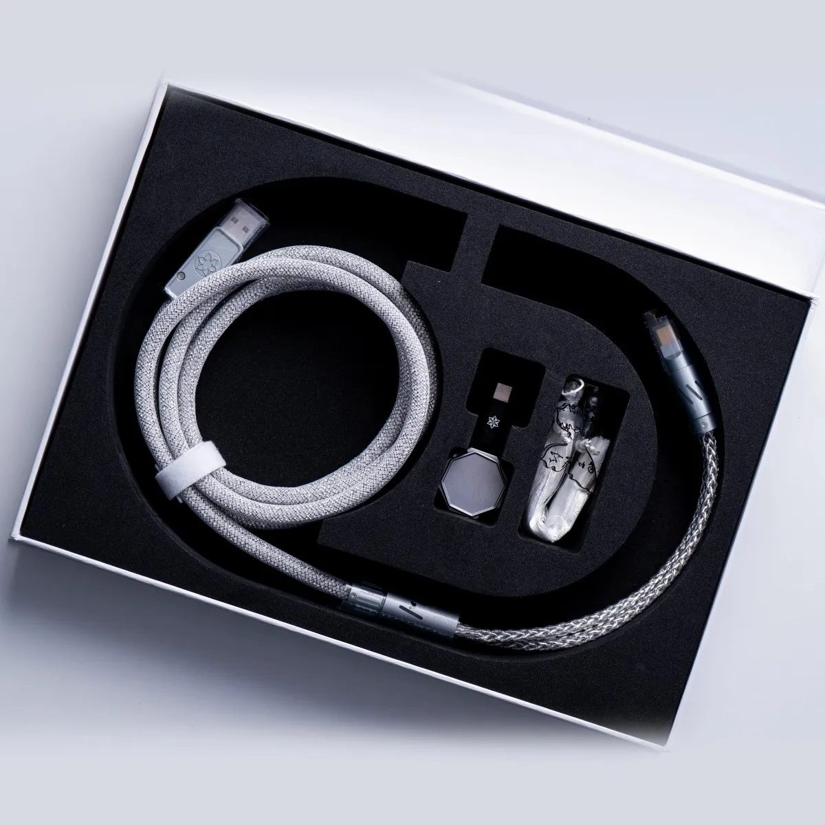 SOULCAT x HUAHUO Esports One to Two 8K Esports Cable Magnetic
