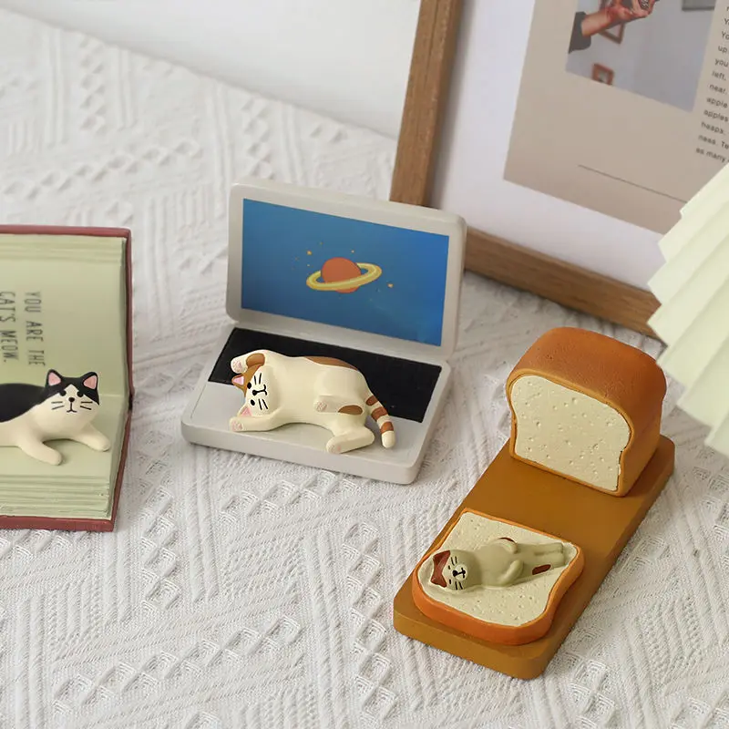 

Fun Bread Toast Cat Phone Stand Cute Girl Style Desktop Ornament Cartoon Mini Decoration Toy Home Decoration Couple Gift