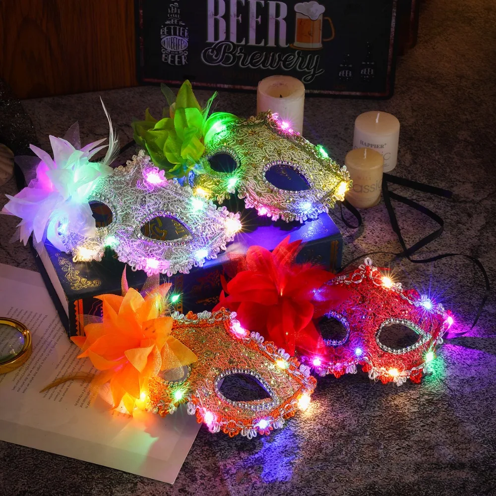 

Королева Пластиковая светодиодная светящаяся маска Половина маски Светящаяся маска с перьями и цветами Кружевной макияж Венецианская маскарадная маска Косплей Костюм