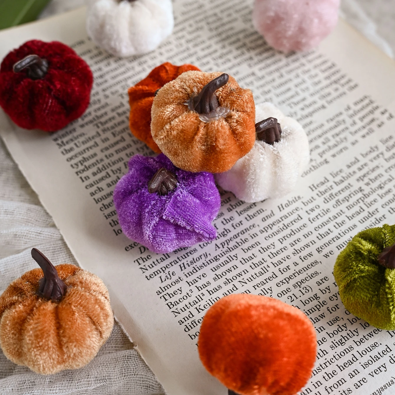 50/100 Stück Künstliche Blumen aus Seide, Kürbisse für Heimdekoration, Hochzeit, Weihnachtsbaum, Halloween, DIY-Geschenk, Süßigkeitenbox, Scrapbook-Zubehör – Detail 6