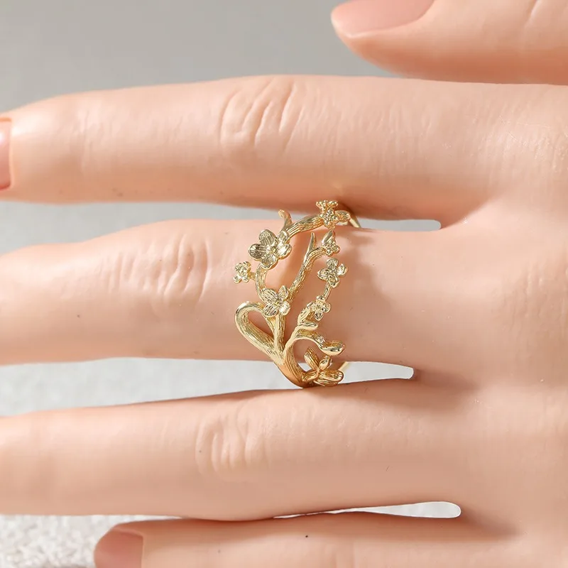 Vintage Hand Carved Flower Women's Ring Golden Color Metal Geometry Daily Wear Party Jewelry Anniversary Gift