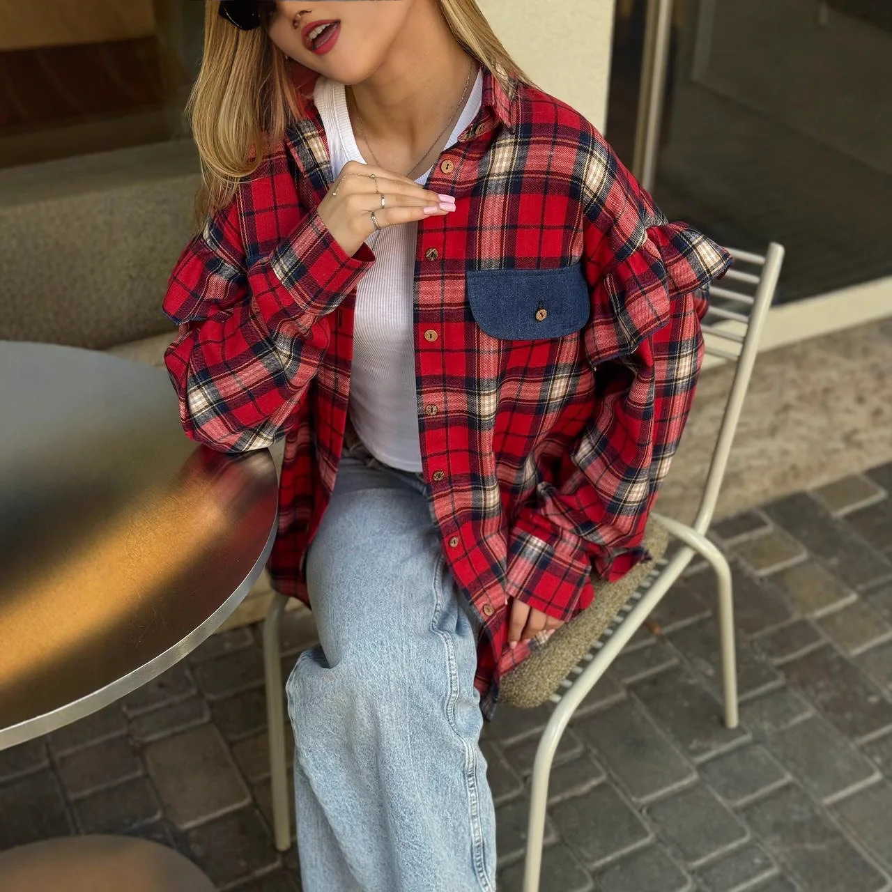 

Женская винтажная красная фланелевая рубашка в клетку с контрастными джинсовыми карманами, оверсайз, с длинными рукавами, на пуговицах, для уличного стиля