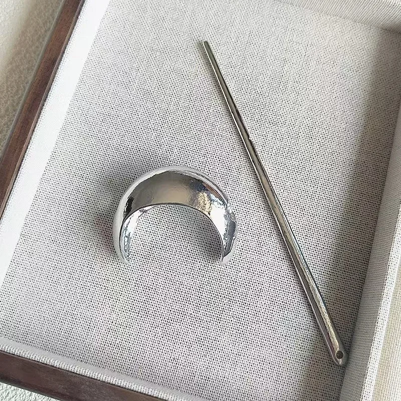 1 Stück chinesische silberne gebogene, halbmondförmige Haarnadel für Damen, High-End-Gefühl mit einfachem und stilvollem Haarnadel-Stirnband mit halbem Reißverschluss – Detail 2