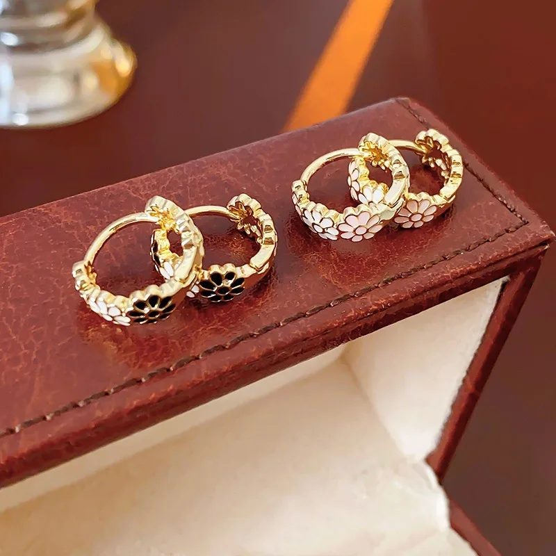 New Women's Earrings Temperament Sweet Dripping Oil Flower Copper Earrings Still Simple Fashion Luxury Party image 3
