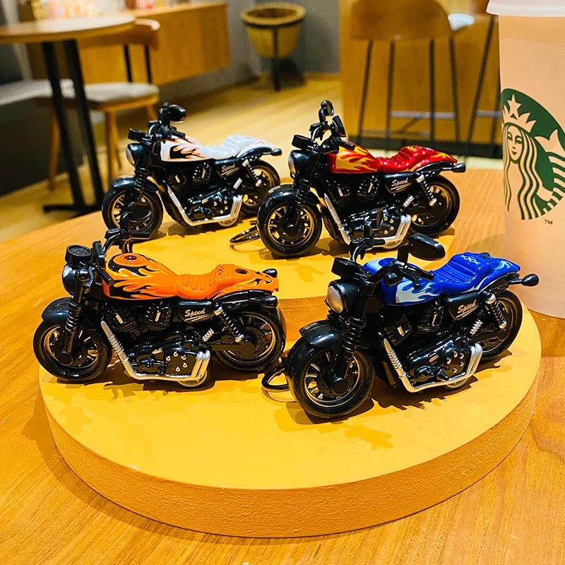 トレンディなミニバイクキーホルダー,クリエイティブなおもちゃ,漫画のキーホルダー,ペンダントバッグ,小さなおもちゃのギフト