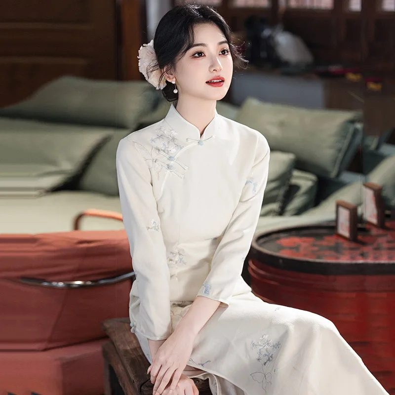 

Белое утепленное платье Cheongsam в китайском стиле с длинными рукавами и вышивкой, женское облегающее осенне-зимнее платье Ципао в стиле ретро