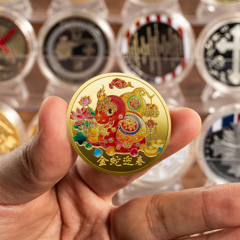 Het jaar van de slang Herdenkingsmunt Fortuinslang Geluksmunt Vergulde slang Lentefestivalcadeau