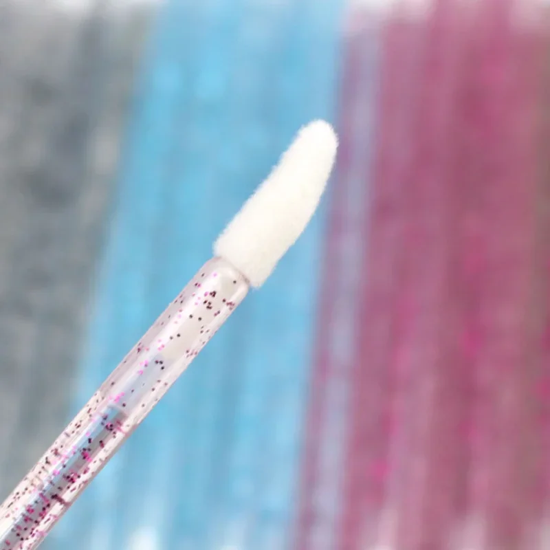 CNKESS بالجملة 50 قطعة فرشاة التجميل المتاح الشفاه أحمر الشفاه الشفاه لامعة الصولجانات القلم الأنظف قضيب ماكياج فرش أدوات