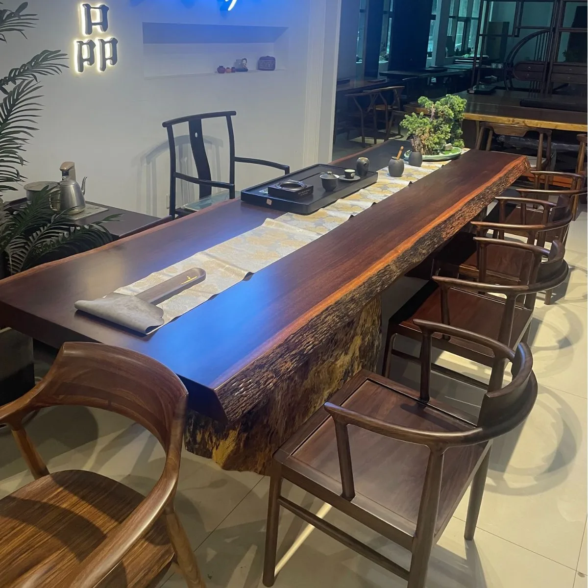 Sândalo preto placa inteira grande combinação de mesa de chá e cadeira, mesa de chá de escritório