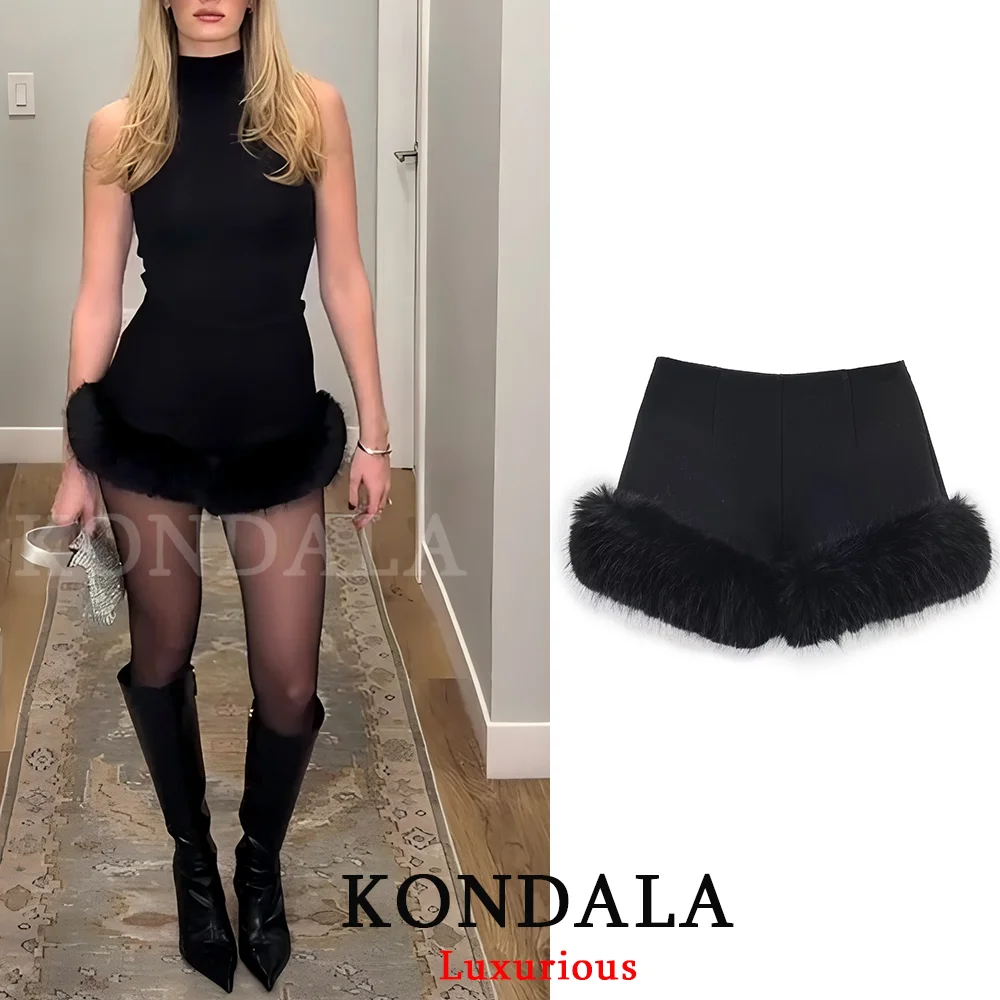 KONDALA شورت مثير أنيق من الفرو الأسود مُزين بقطع القماش للنساء موضة 2026 شورت للحفلات المسائية والنوادي بأرجل واسعة أنيق Y2K فتاة السنة الجديدة