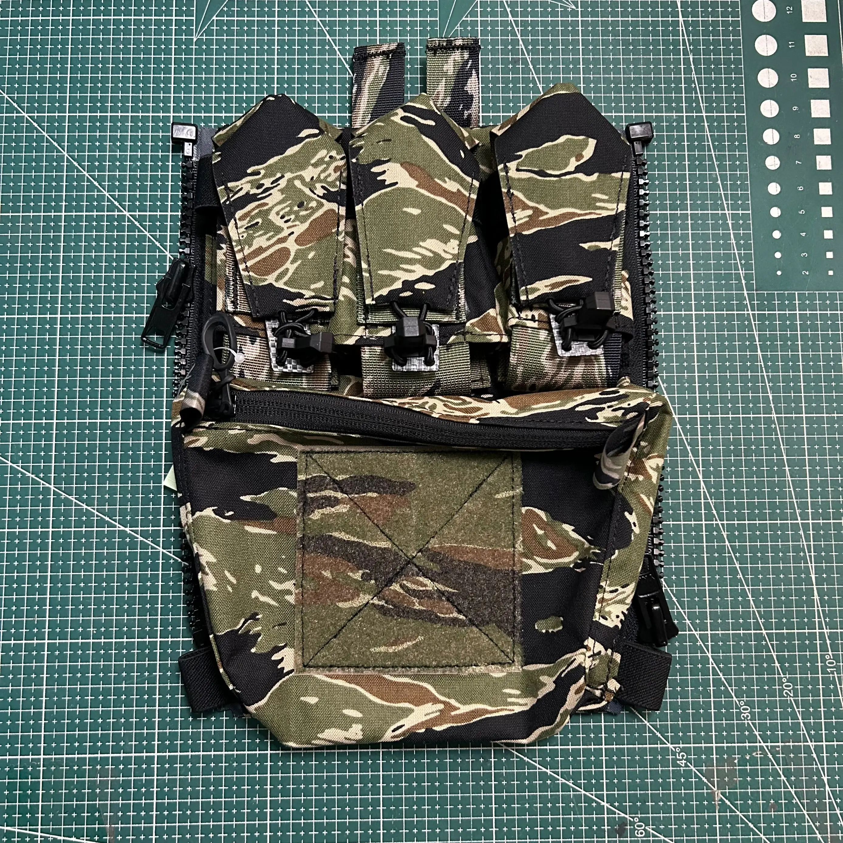 fe-rro-style-fcpc-v5-paintball-vest-expansion-back-panel-zipper-on-backplate-airsoft-triple-pouch-vest-plate-carrier-pouch