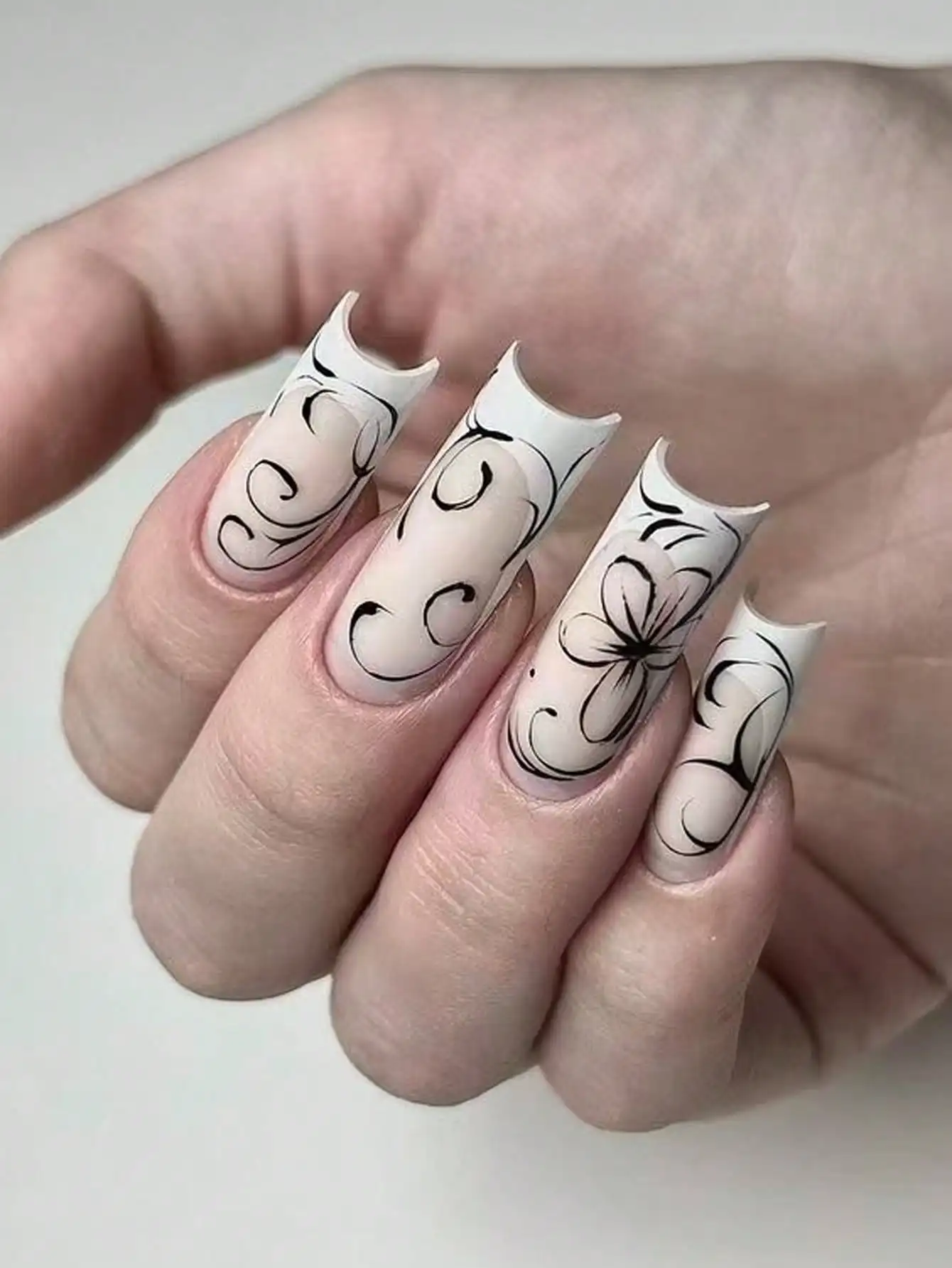 

Upgrade Your Look, 24pcs Full Coverage Matte White French Manicure Fake Nails With Black Line Floral Pattern, Minimalist, Fashionable, Retro, Elegant, Romantic Style Press-On Nails