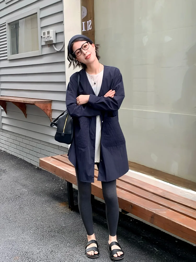 

Женская удлиненная куртка свободного кроя с длинными рукавами, бежево-синяя, на одной пуговице, средней длины, художественный дизайн, из смесового хлопка, с V-образным вырезом, Осень 2025