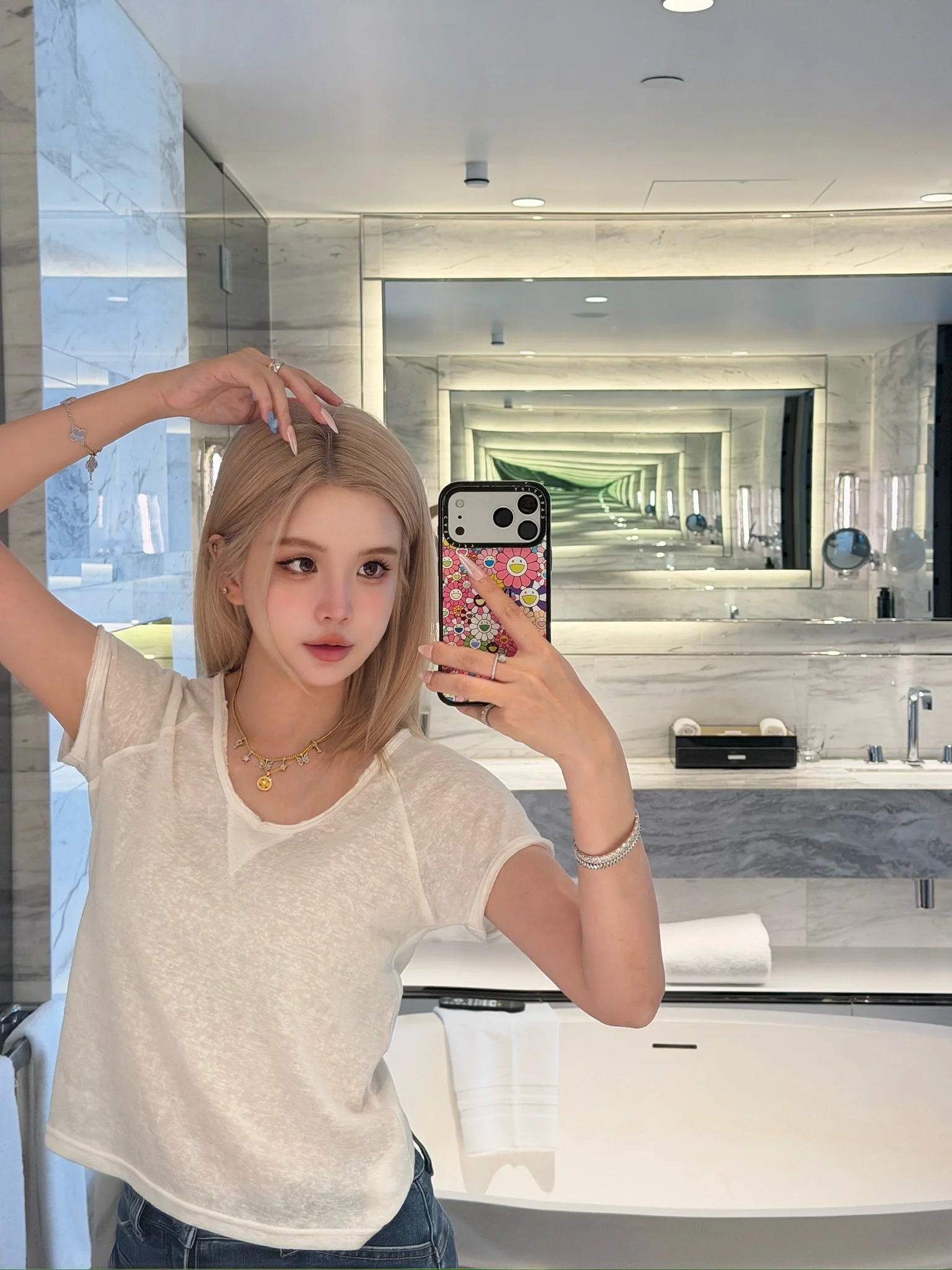 

MungsEra: Легкая футболка из бамбукового хлопка с V-образным вырезом и коротким рукавом для женщин, повседневный свободный крой, модный топ для ленивых