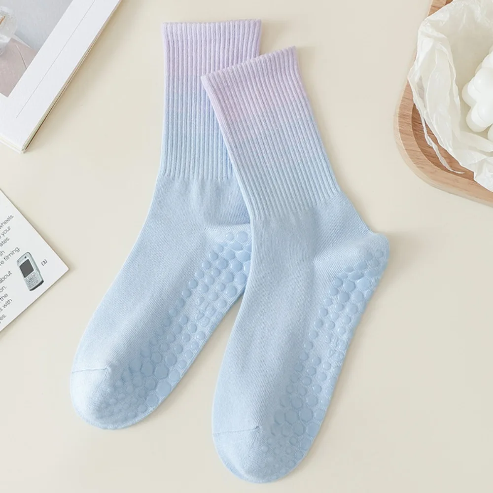 New Non-Slip Yoga Pilates Socks Gradient Color Silicone Grips Middle Tube Socks Breathable Combed Cotton Mid-Calf Socks Women
