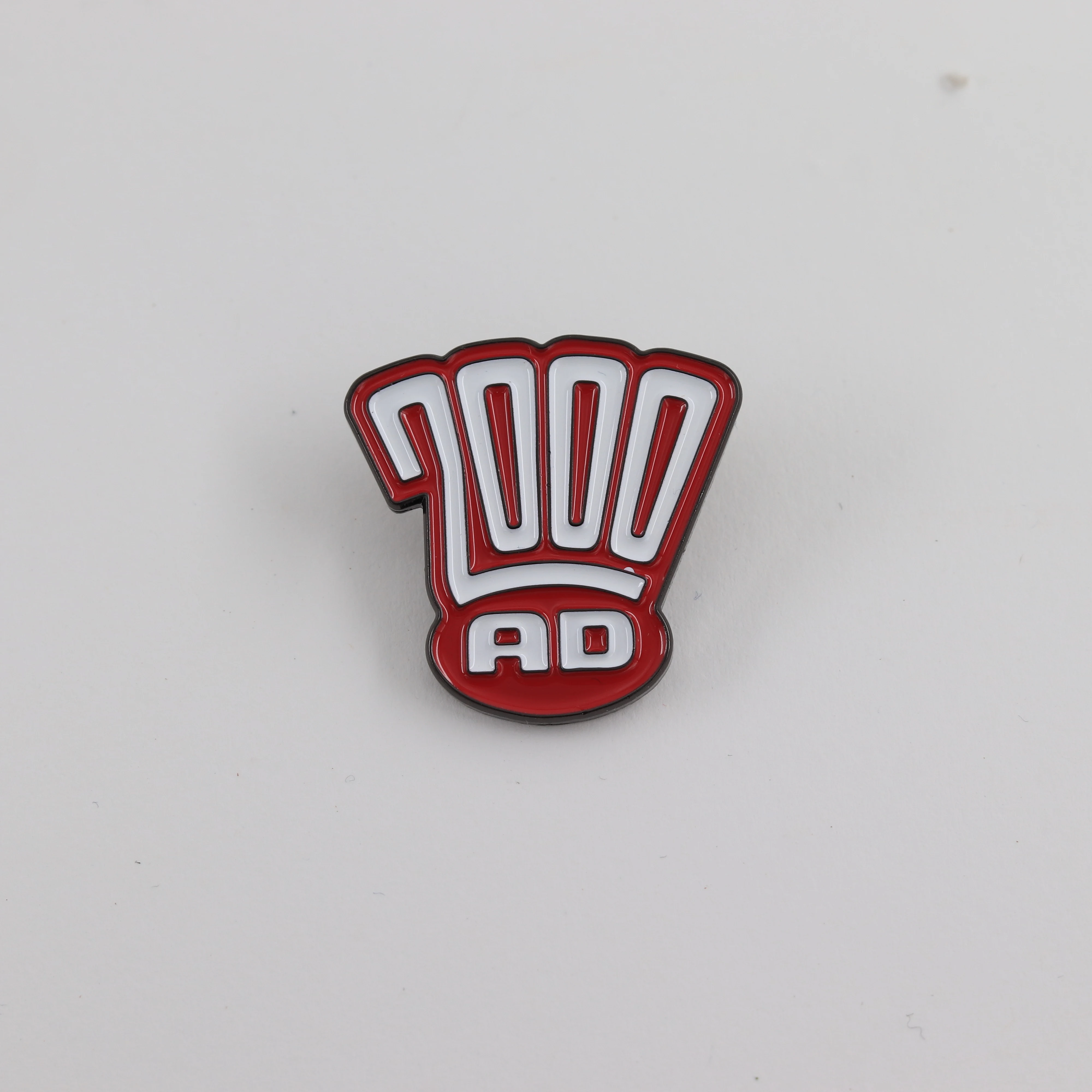 Klassisches 2000-AD-Logo Hartemaille-Pin Vintage Britisches Comic-Abzeichen Retro Sci-Fi Manga Broschen Sammlerstücke Geschenk-Accessoires für Fans – Detail 14