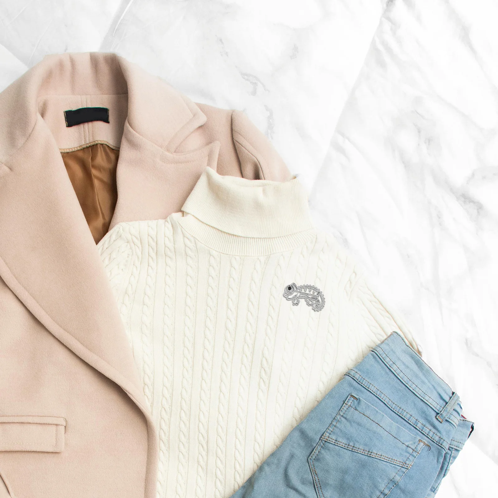 

Chameleon Brooch Pin Hollow Metal Design Elegant Lapel Pin for Coats Suits Jackets Fashion Animal Accessory Suit Brooch for Men