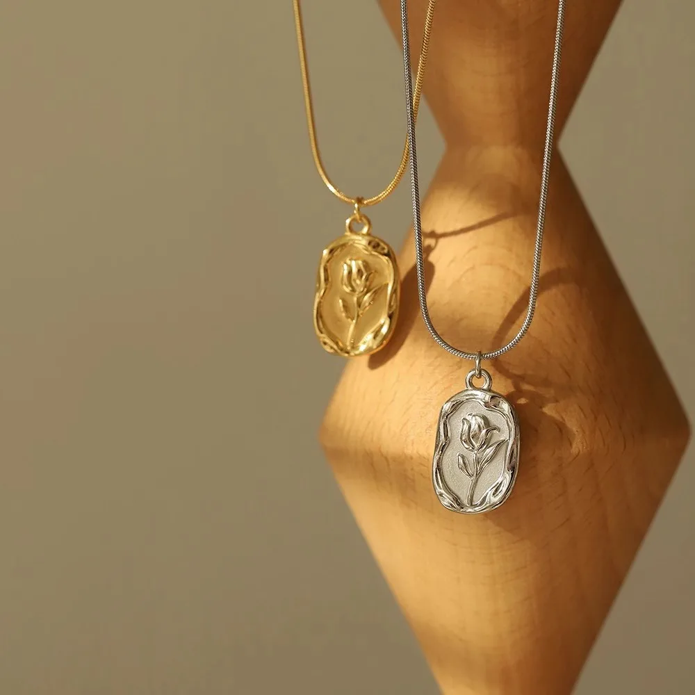 Retro Embossed Tulip Pendant Necklace For Women Personalized Gold Color Silver Color Stainless Steel Necklace Party Jewelry