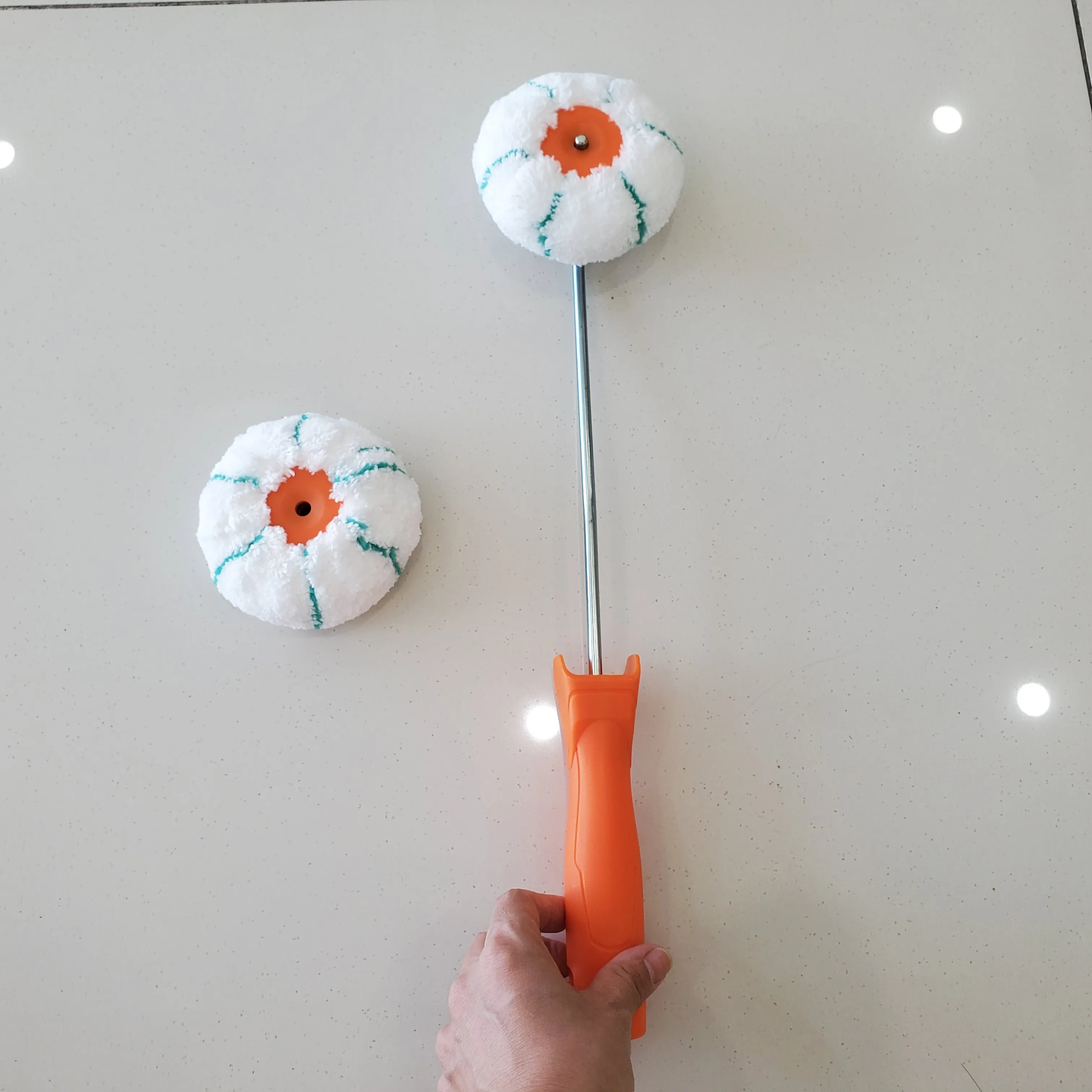 

Pumpkin shaped corner paint roller with 1 bracket and 2 detachable rollers, easy to operate and saves paint material
