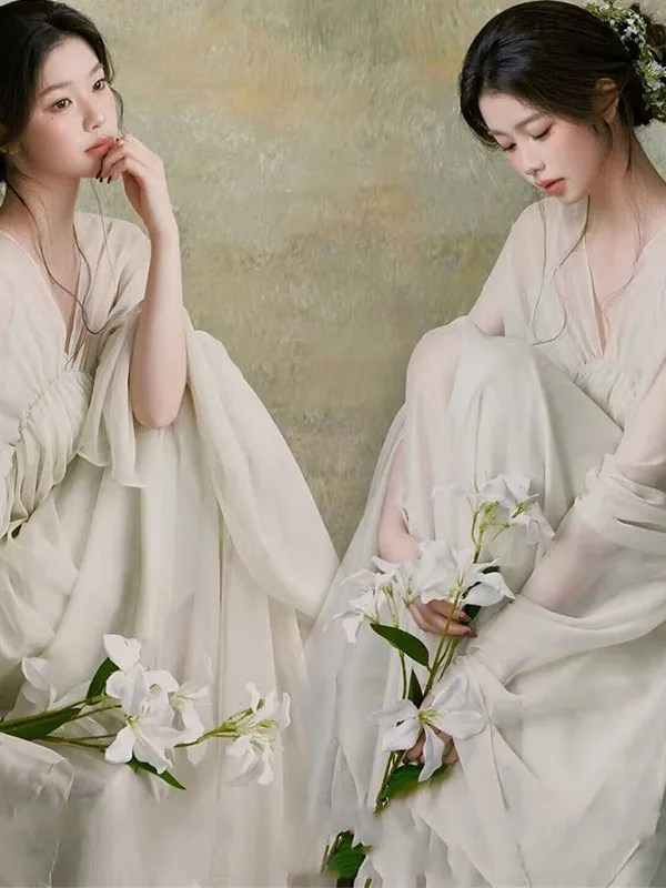 

Элегантное платье в китайском стиле для фотостудии, художественной фотографии, создания атмосферы дзен, ретро-образа, стильное, для женских портретов, модное.