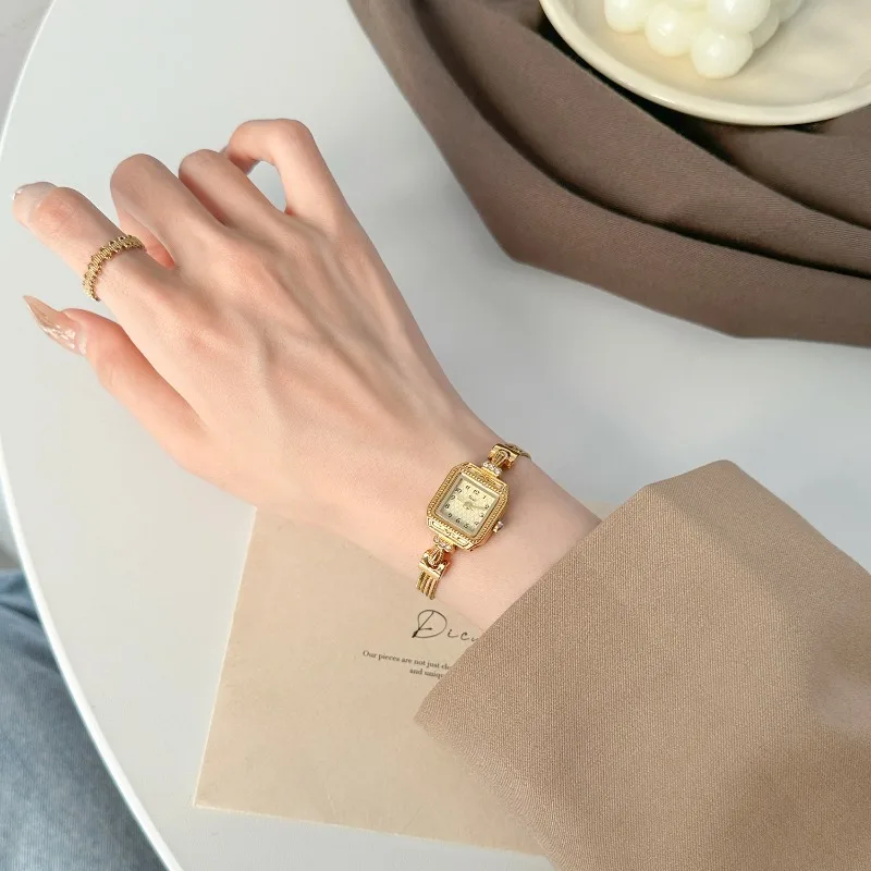 Luxury Exquisite Gold Quartz Watch Women Fashion Square Dial Diamond Ladies Watch Simple Elegant Female Clock Gift Reloj Mujer