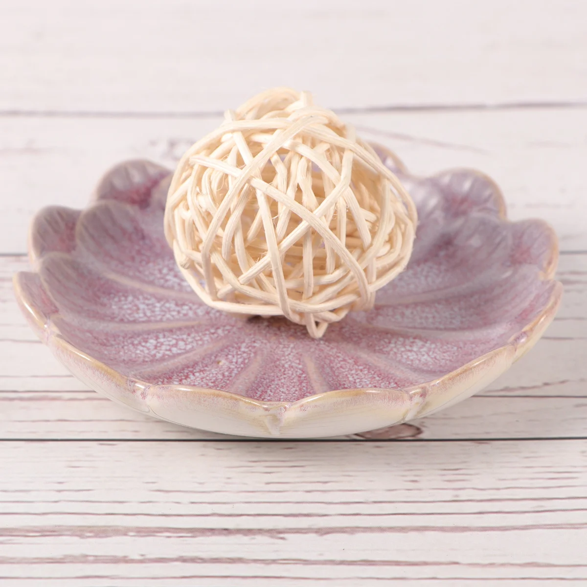 

3Pcs Ceramic Seasoning Dishes Sunflower Shaped Food Dipping Plates Practical Tableware Light Pink Seasoning Dish