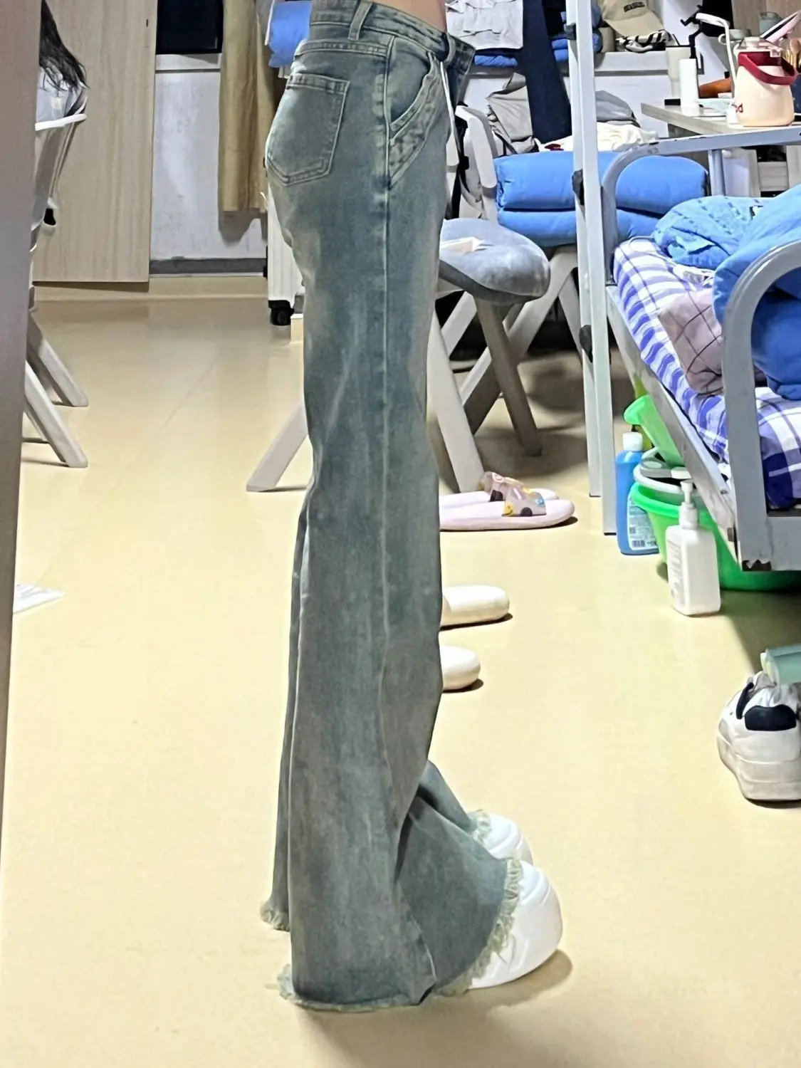 กางเกงยีนส์ทรงขาบานเอวต่ำ เสื้อผ้าผู้หญิง คุณภาพดี เนื้อผ้ามีสัมผัส  กางเกงยีนส์ผู้หญิง แฟชั่น สวมใส่สบาย ขายาว