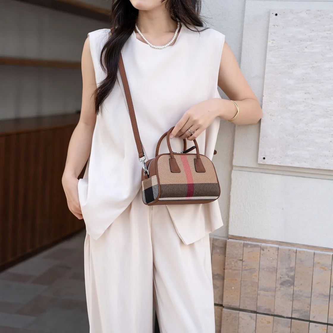 

Стильная мини-сумка 2023 года, женская сумка через плечо из натуральной кожи, клетчатый узор и вневременная сумка через плечо для повседневного использования и мероприятий