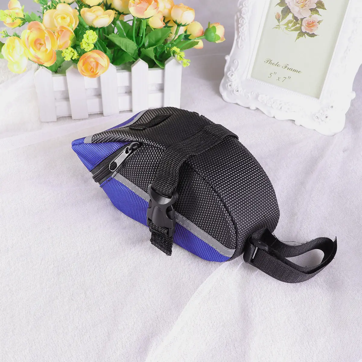 

Waterproof Nylon Mountain Bike Saddle Bag Tail Pouch for Road Gravel Bikes with Reflective Stripe Zip Closure Compact Tool