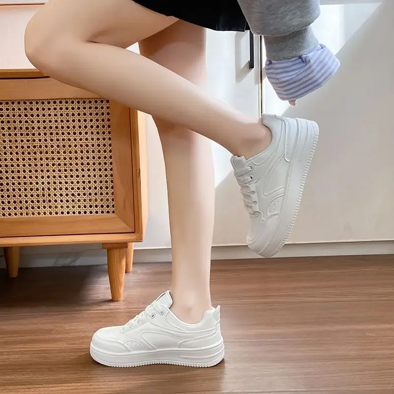 

Women's Round Toe Flat White Sneakers Thick Sole Ultra Lightweight 2025 New Arrival Hot Selling Student Skate Shoes Versatile