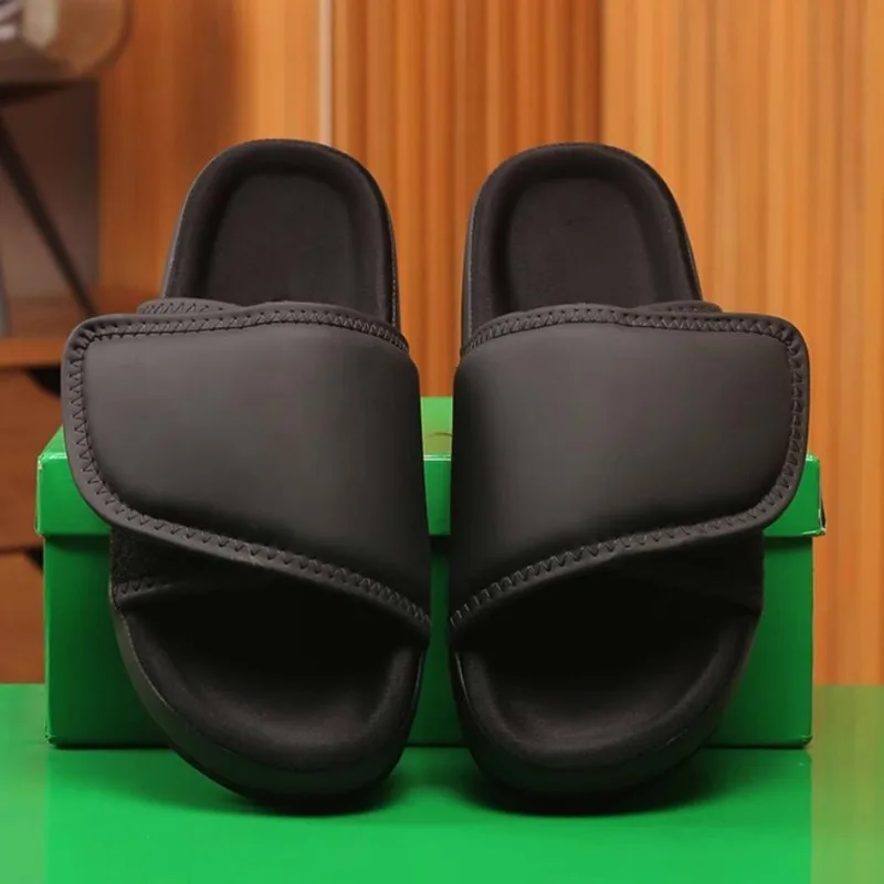 New Fashion Men Slippers Summer Comfortable Luxury Outdoor Beach Shoes Thick Sole Fashion Hook & Loop Bread Sandals