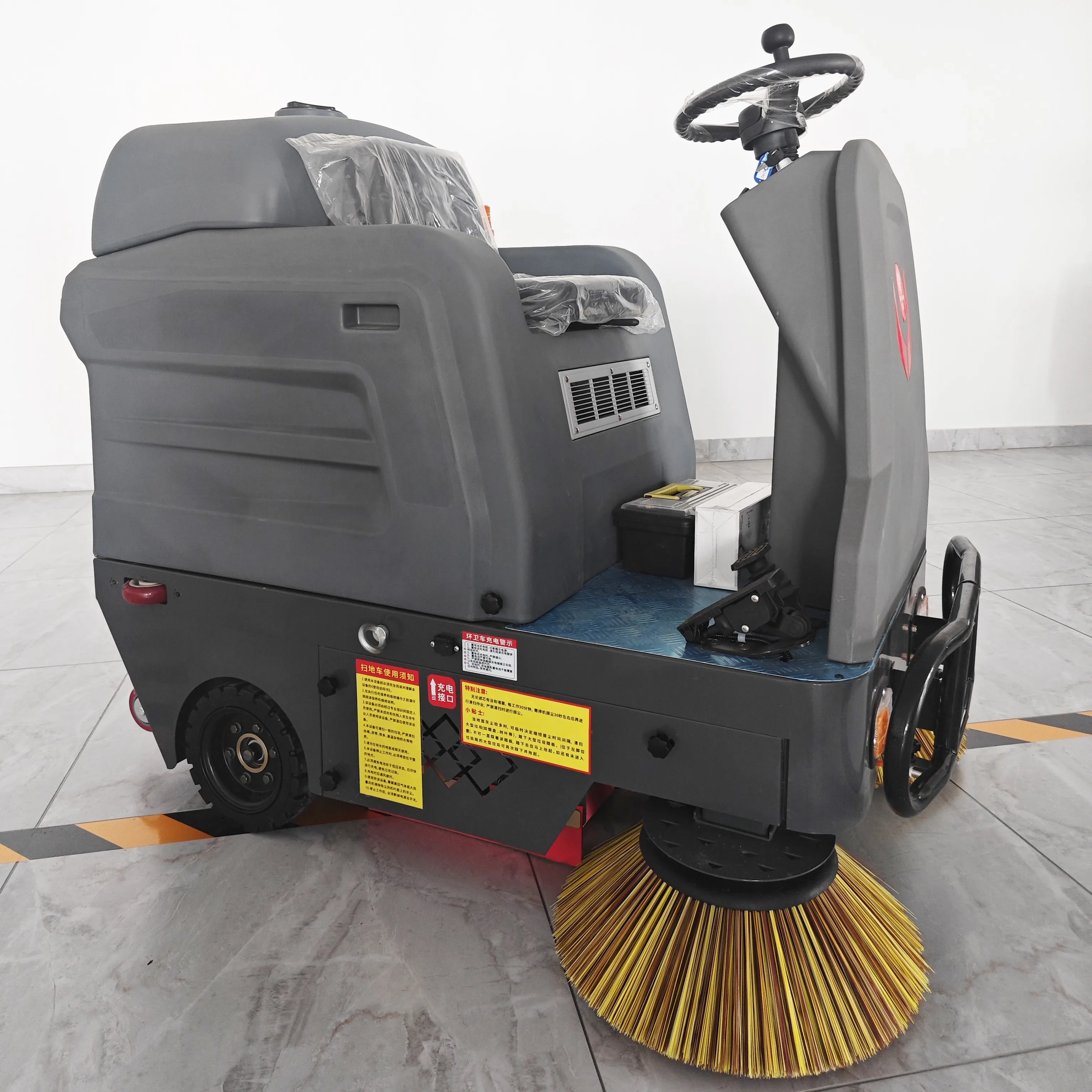 Рисунок 6 - CleanHorse M3 Ride-on Sweeper Открытый