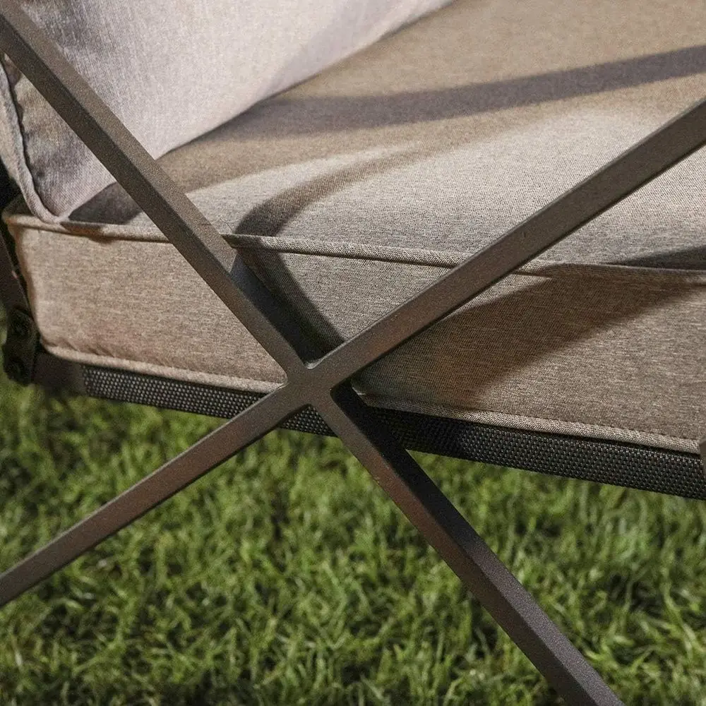 ชุดเก้าอี้โยกสำหรับลานกลางแจ้งพร้อมเบาะรองนั่งสีเทาอบอุ่นและโต๊ะกระจกสำหรับสวนและสนามหลังบ้าน