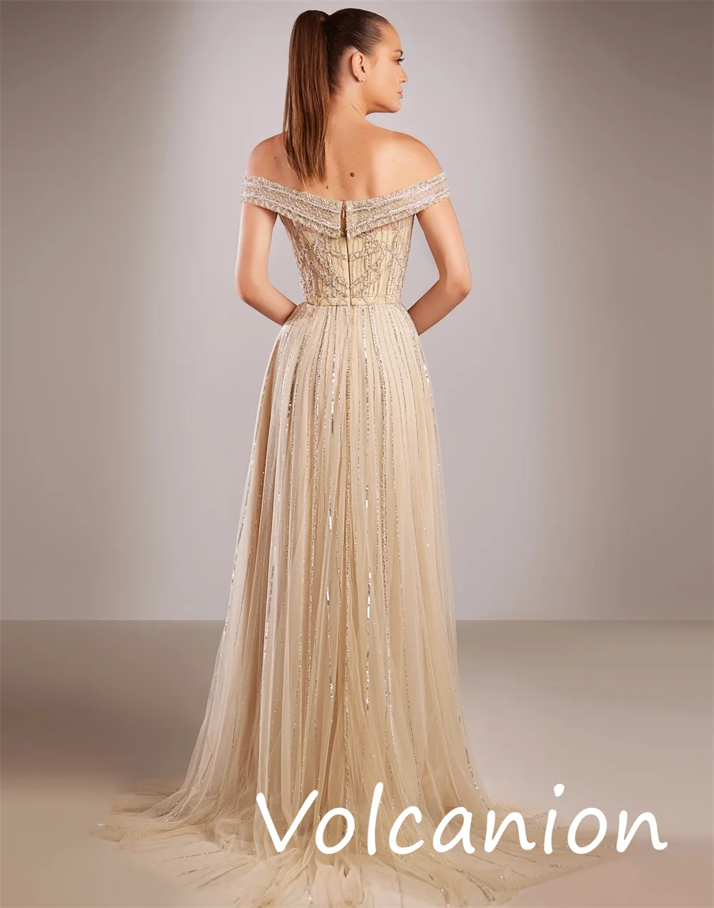 Abiti lunghi con spalle scoperte e pieghe in chiffon con paillettes intricati personalizzati Occasioni su misura Sexy