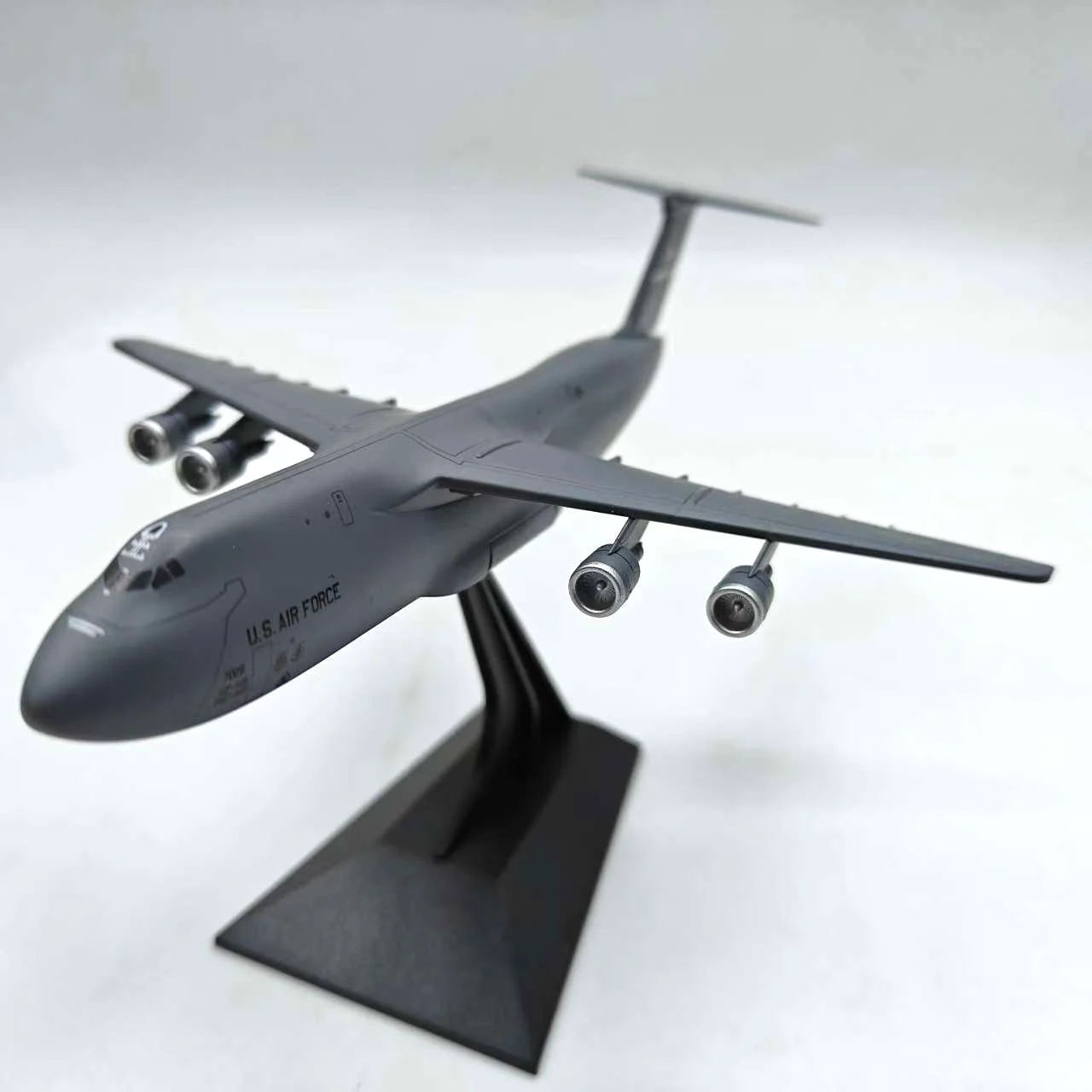 Diecast 1/400 Scale US Air Force C-5 Galaxy Strategic Transport Aircraft Alloy Model Airplanes Finished Souvenir Hobby Display
