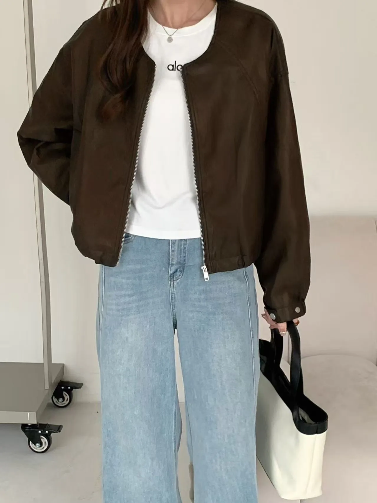 Koreańska kurtka ze skóry vintage dla kobiet, okrągły dekolt, długi rękaw, casualowa, uniwersalna, przeciwstarzeniowa bluzka na wiosnę, jesień i zimę.