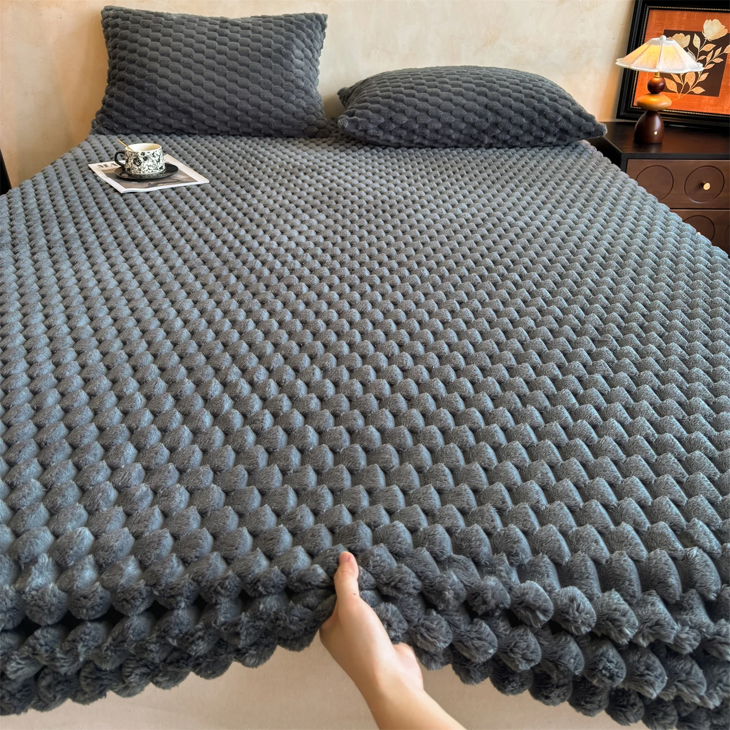 1pc Winter Warm Bed Sheet with Elastic Single/Queen/King Size Mattress Cover Thick Coral Fleece Fluffy Fitted Bed Sheets for Bed