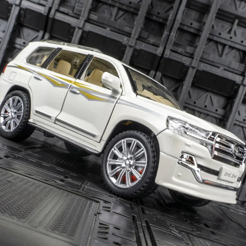 Modelo de vehículo todoterreno de aleación Toyota Land Cruiser 1:24, puertas y capó de motor, el maletero se puede abrir, juguete con amortiguador de dirección