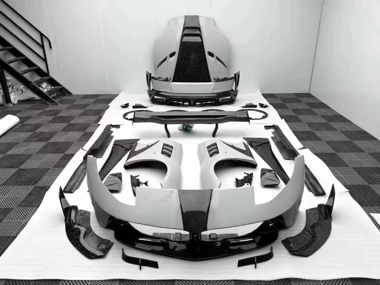 New High Quality Carbon Fiber Auto Body Kit for 812 Upgrade MSY Front/Rear Bumpers Spoiler Hood Wide Body Kit