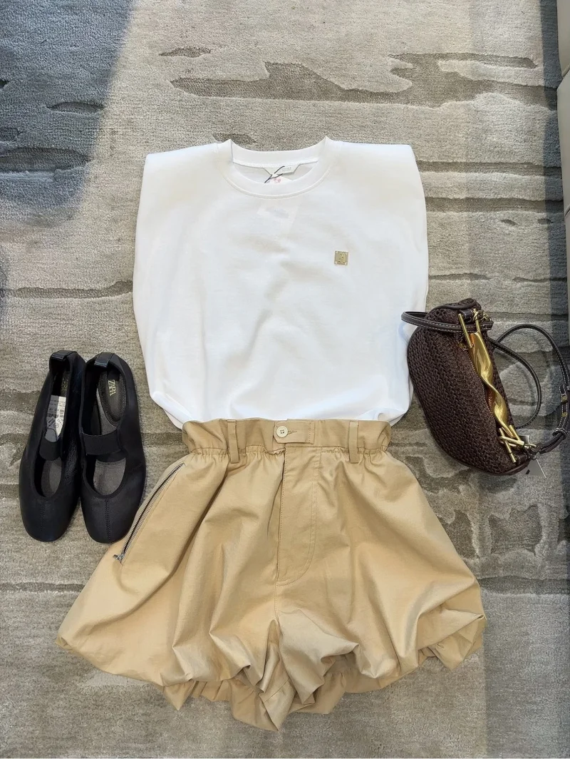 Nowa kolekcja ETJ na wiosnę 2025, seria ZW dla kobiet, elegancki i romantyczny styl, szorty codzienne z wysokim stanem i krojem typu ball cut.